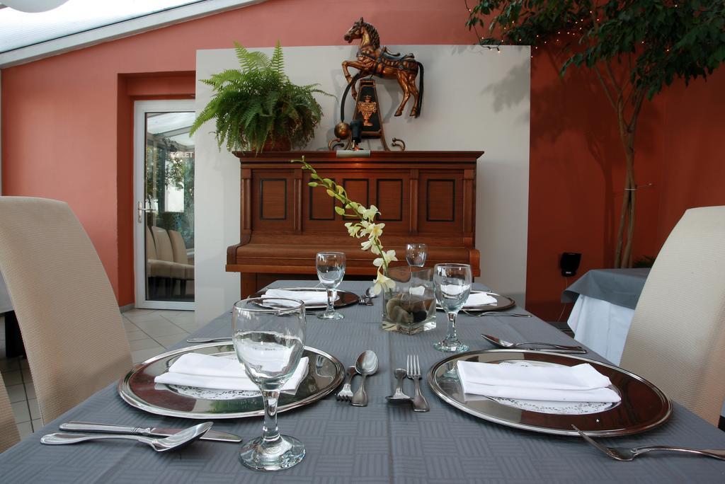 Nebozizek Hotel A Restaurant Praga Esterno foto