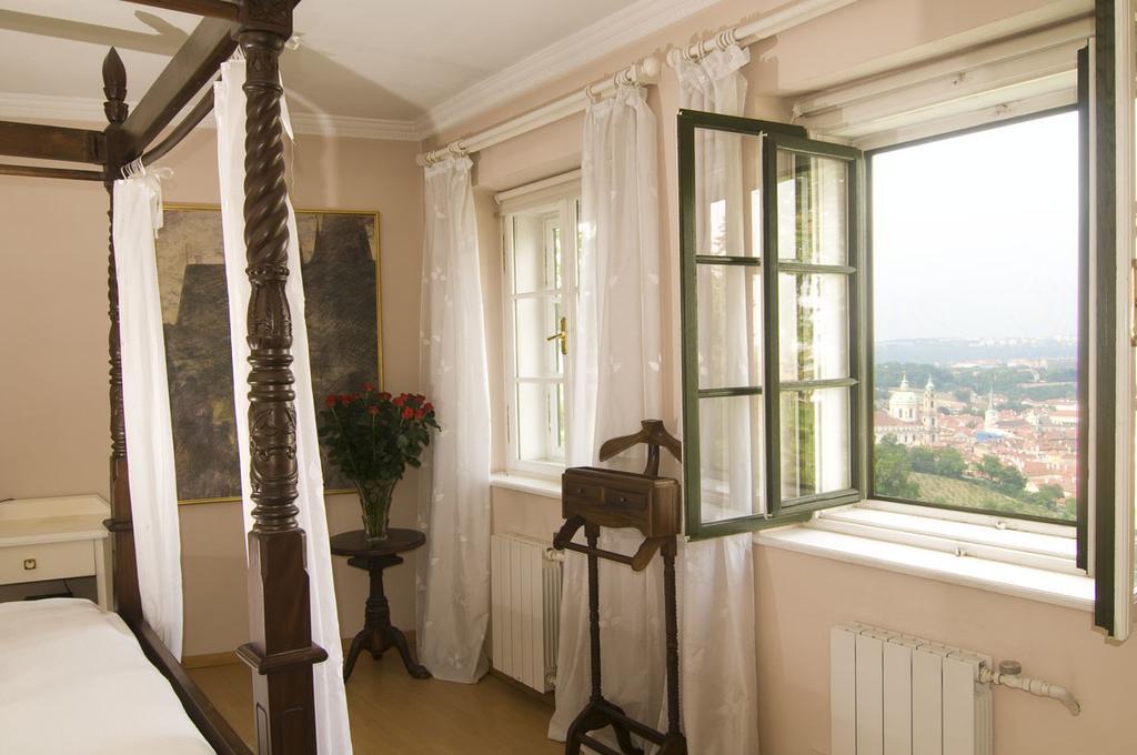 Nebozizek Hotel A Restaurant Praga Esterno foto