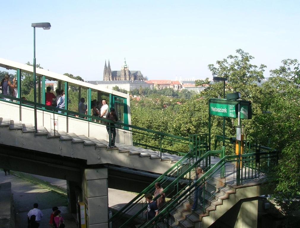 Nebozizek Hotel A Restaurant Praga Esterno foto