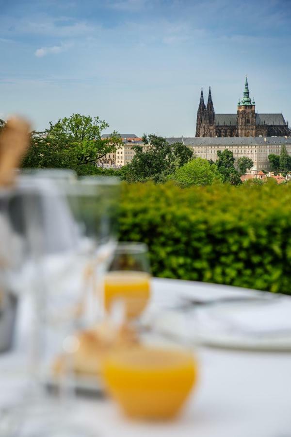 Nebozizek Hotel A Restaurant Praga Esterno foto