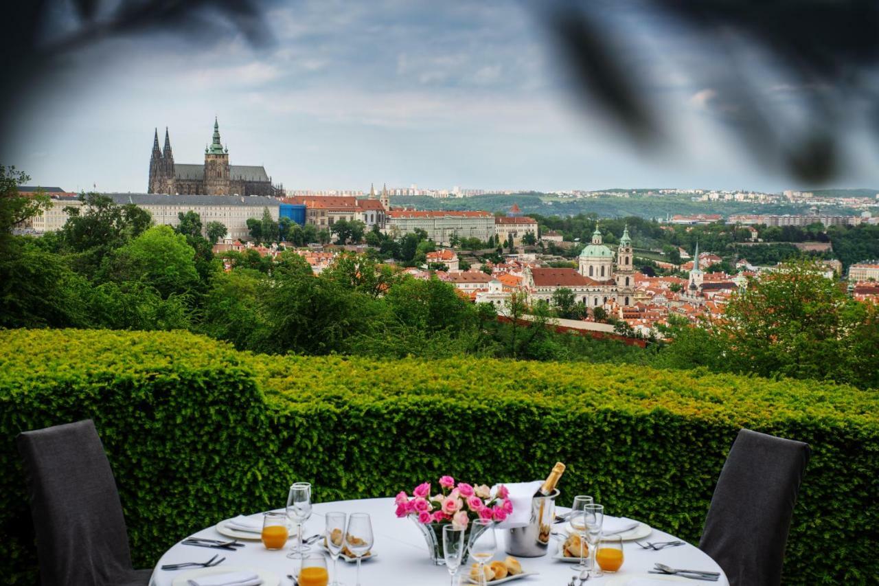 Nebozizek Hotel A Restaurant Praga Esterno foto