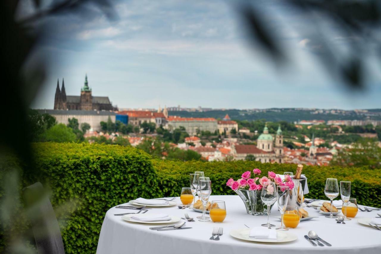 Nebozizek Hotel A Restaurant Praga Esterno foto